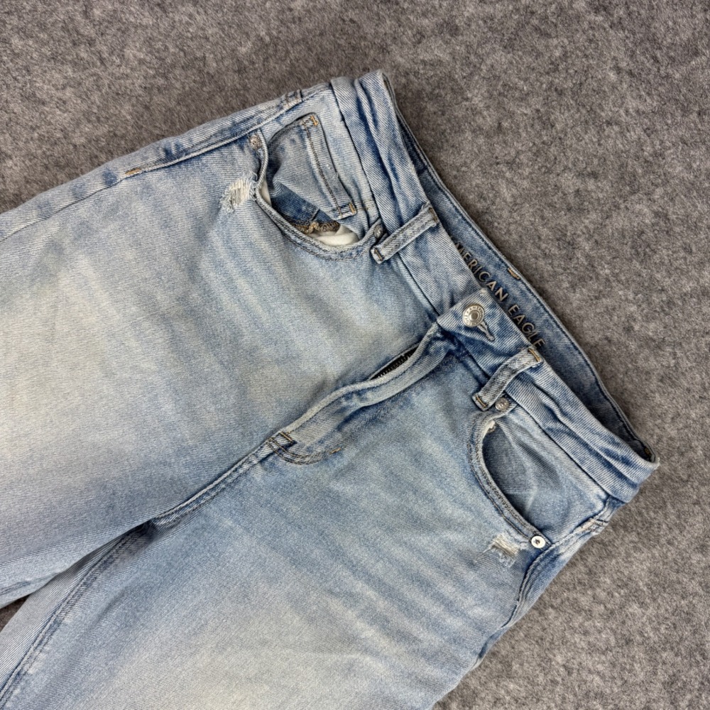American Eagle Curvy Mom Jean Womens 6 Short Light Wash Distressed Stretch Denim